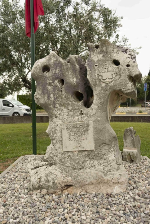 Inaugurato a Padenghe il nuovo monumento ai caduti e invalidi sul lavoro